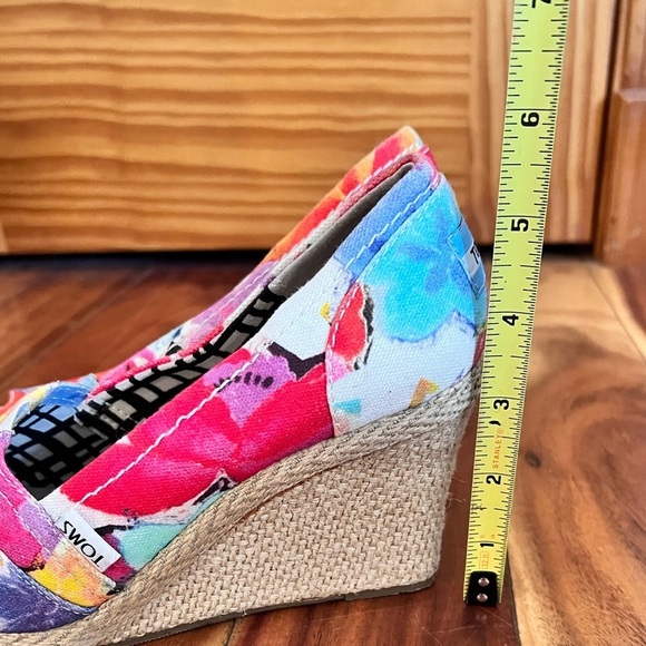 Toms 7.5 Vibrant Abstract Floral Calypso Peep Toe Wedge - Picture 7 of 8